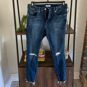 Good American jeans, blue denim. Size 31/12. Holes in knees, raw edge. Like new.
